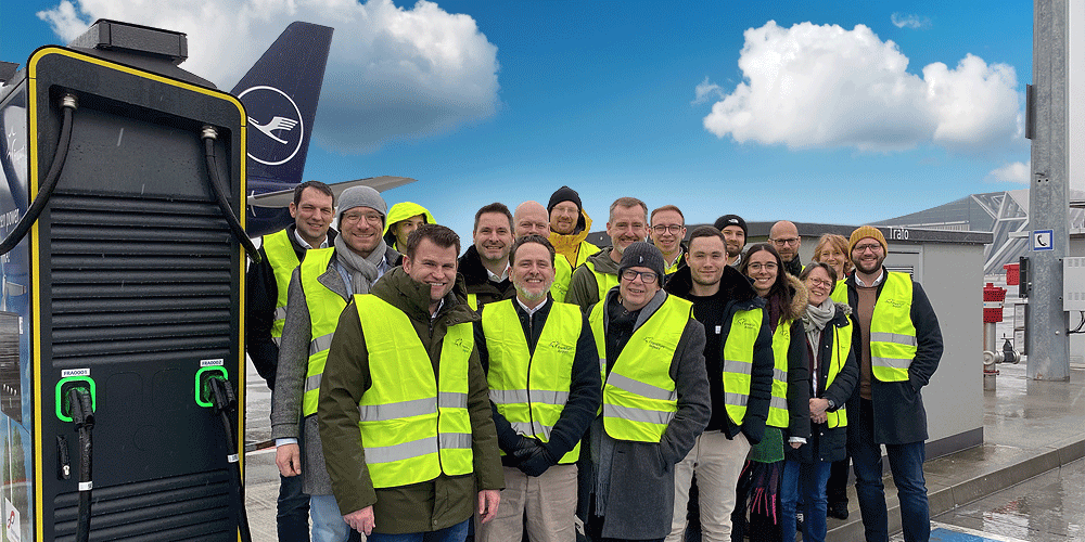 Gruppenbild der Projektbeteiligten am Frankfurter Flughafen 