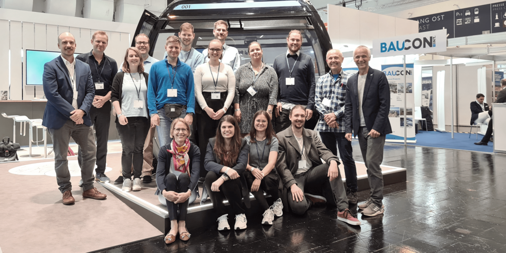 Gruppenbild Teilnehmer*innen Schwebend zur Cable Car World: Mit der Seilbahn von Darmstadt nach Weiterstadt