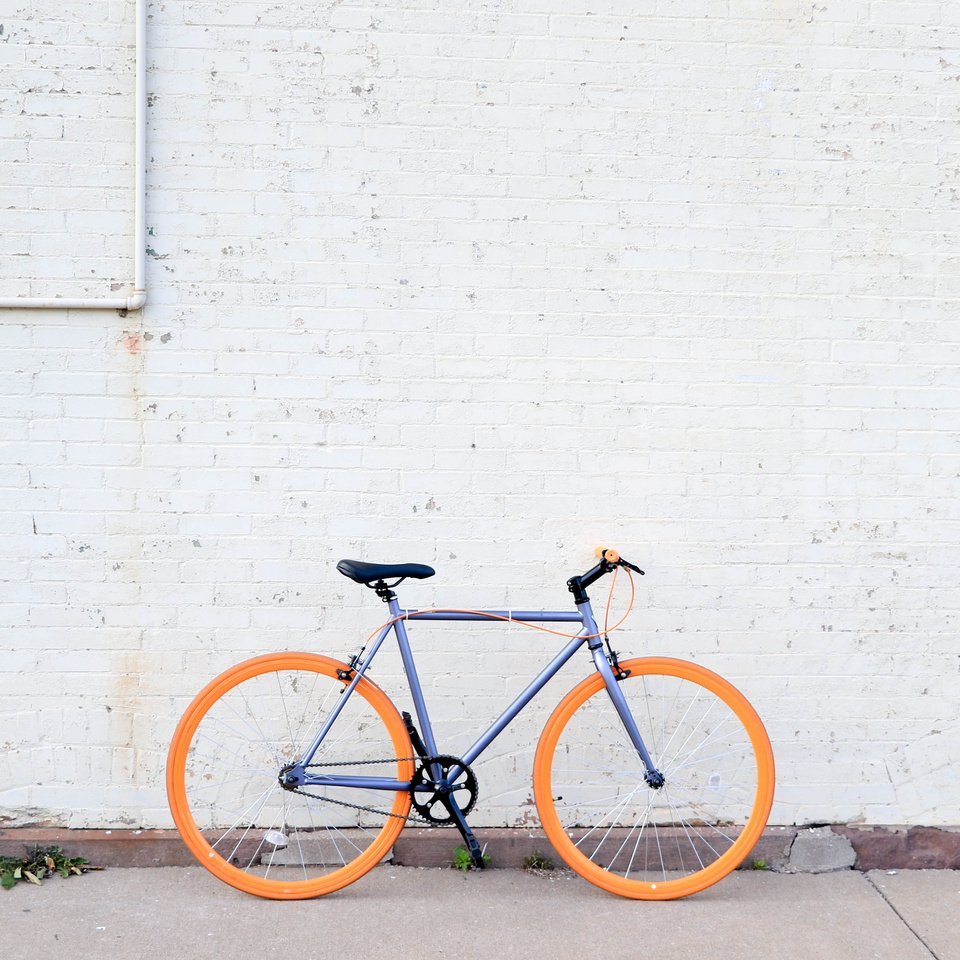Schmuckbild: Ein Fahrrad lehnt an der Wand