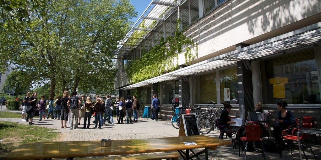 Außenbereich Studierenden-Café Dreiklang
